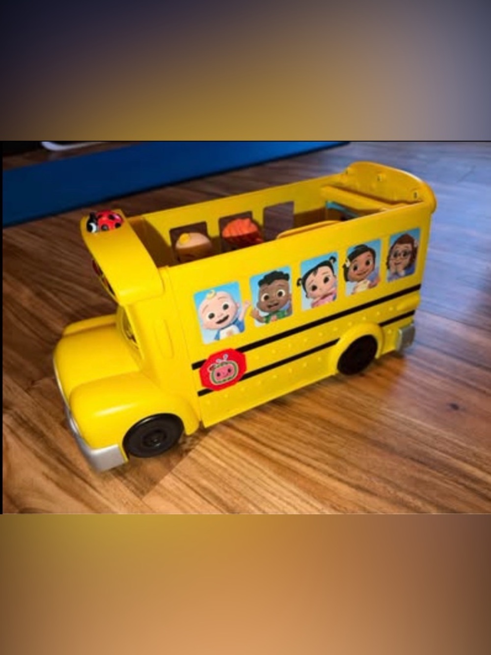 CoComelon Transforming School Time Bus lights sounds